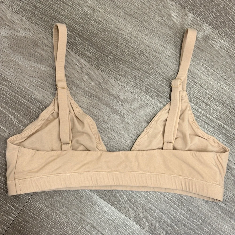SKIMS Fits Everybody Triangle Bralette Clay Nude Tan Size Medium Wireless Bra - Picture 7 of 9